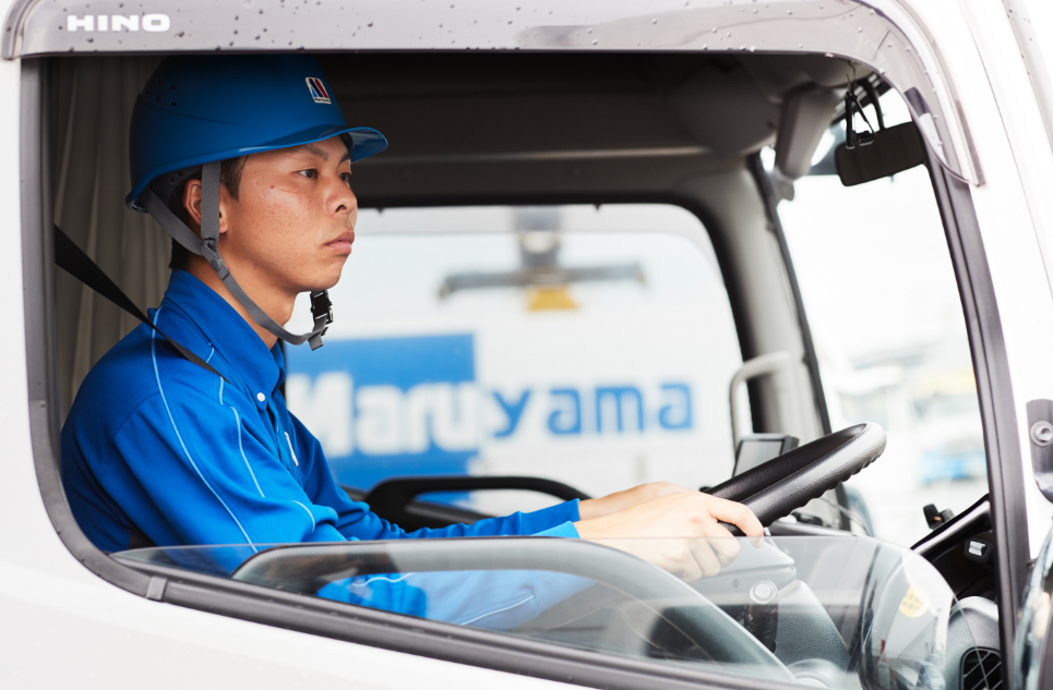 丸山運送ドライバーインタビュー業務中